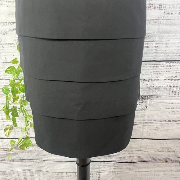 Larry Levine Skirt size 4 Classic Black Straight Kneed Layers Career Washable - Picture 4 of 9